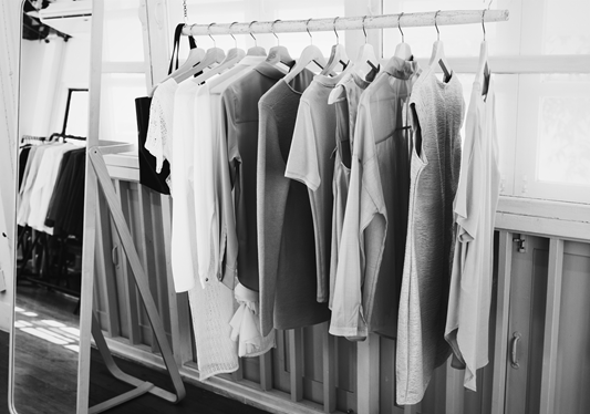 3 Reasons to Buy from a Wholesale Clothing Distributor - Steal Deal