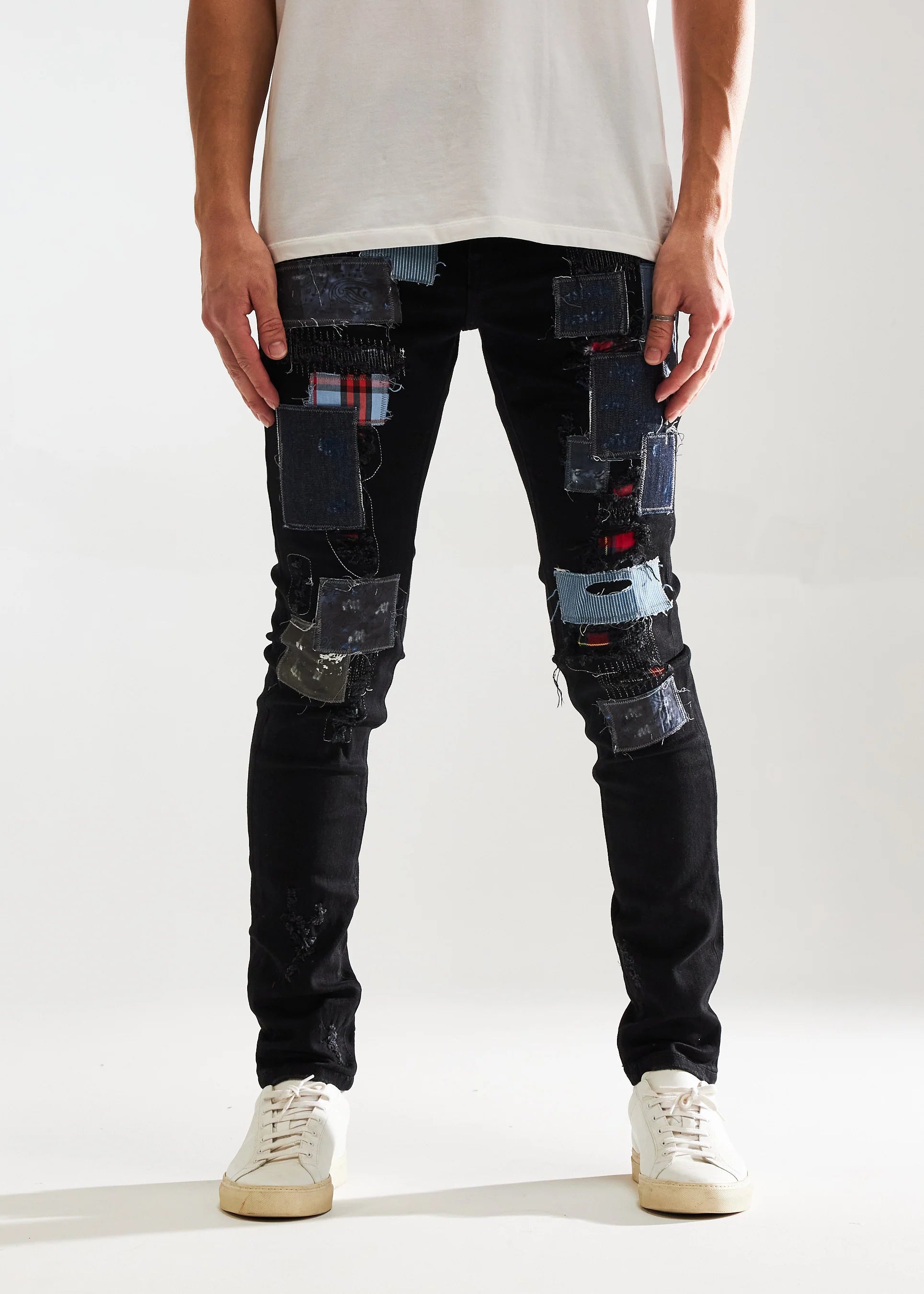 EMBELLISH BLACK JEANS
