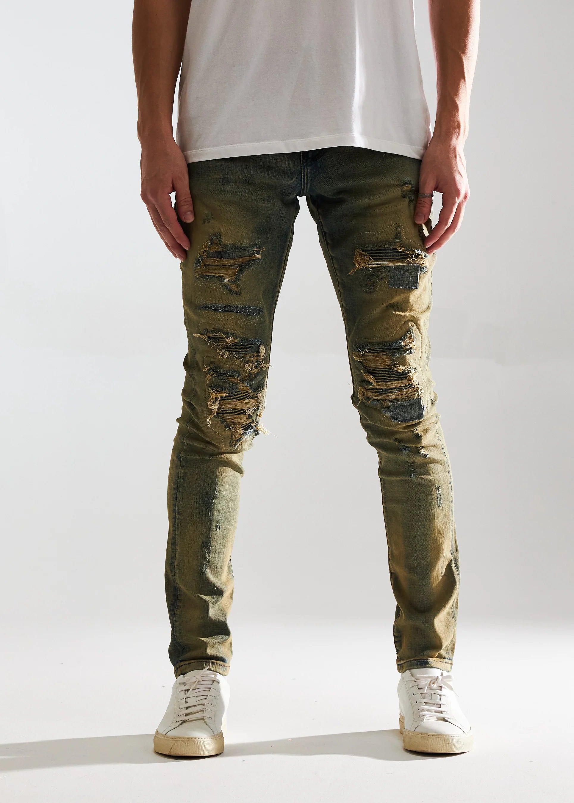 EMBELLISH SAND WASH JEANS