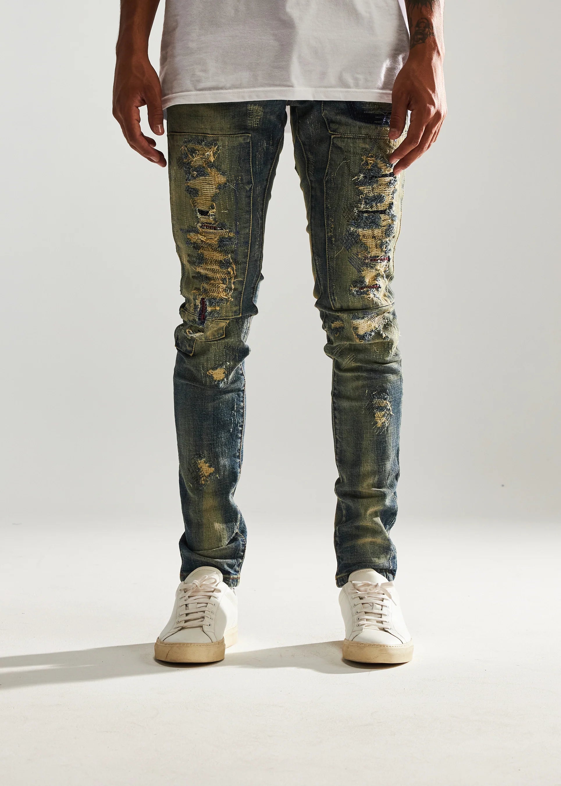 EMBELLISH SAND WASH JEANS