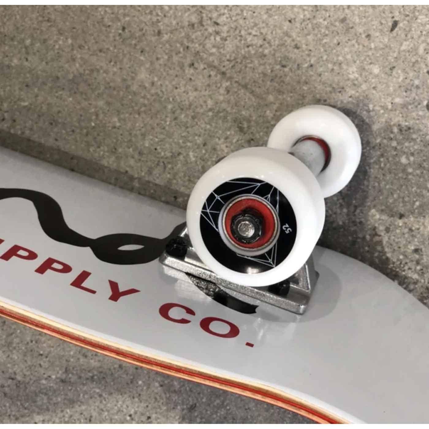 DIAMOND SUPPLY CO SIZE 8 COMPLETE SKATEBOARD WHITE - C20DMSK701